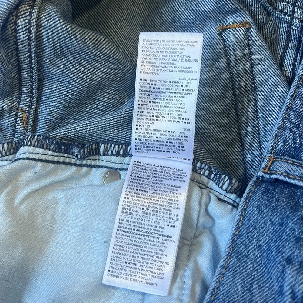 GAP low rise stride crop jeans raw hem Size 33